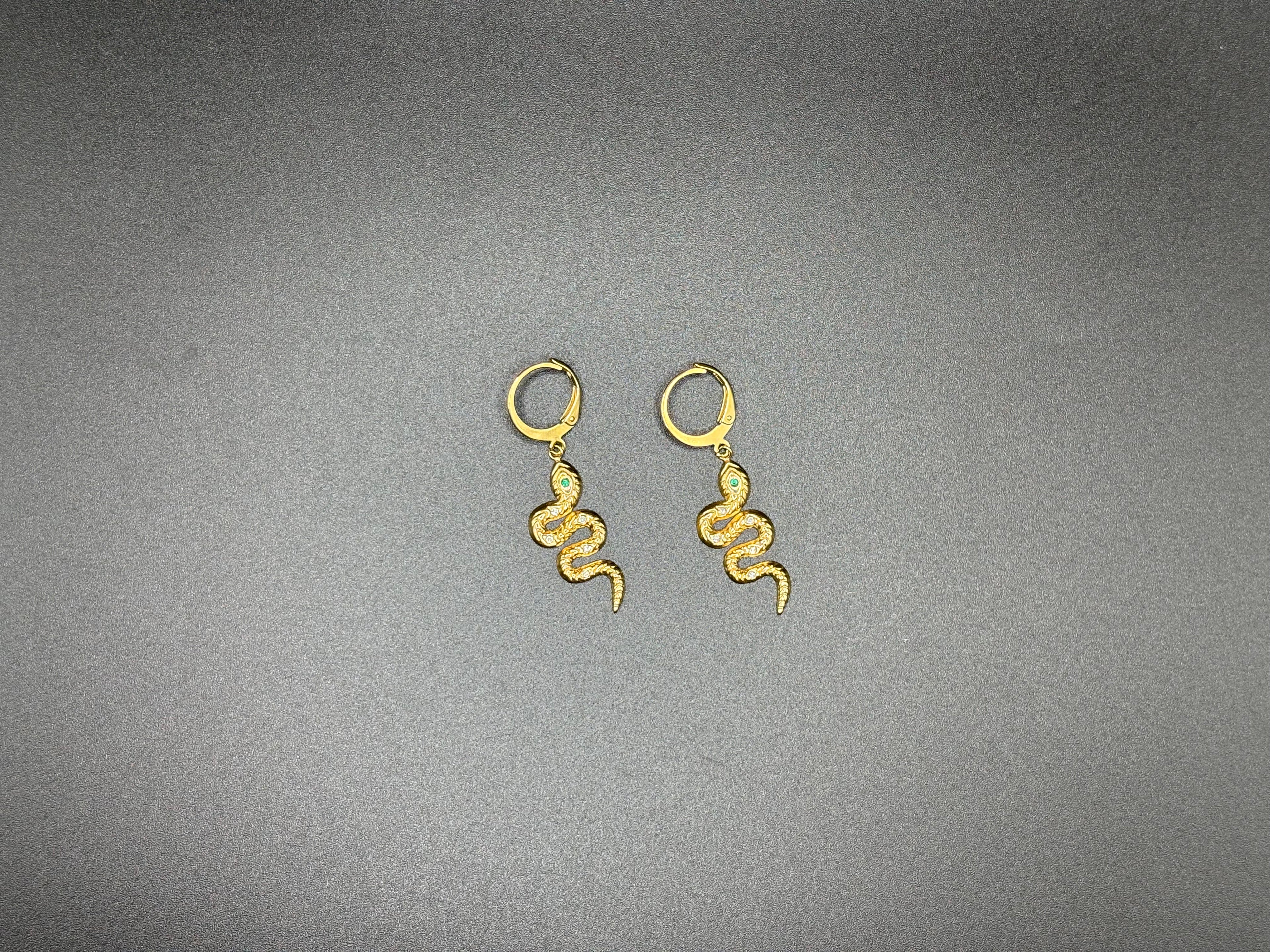 Boucles d’oreilles Serpent Doré – Œil Vert