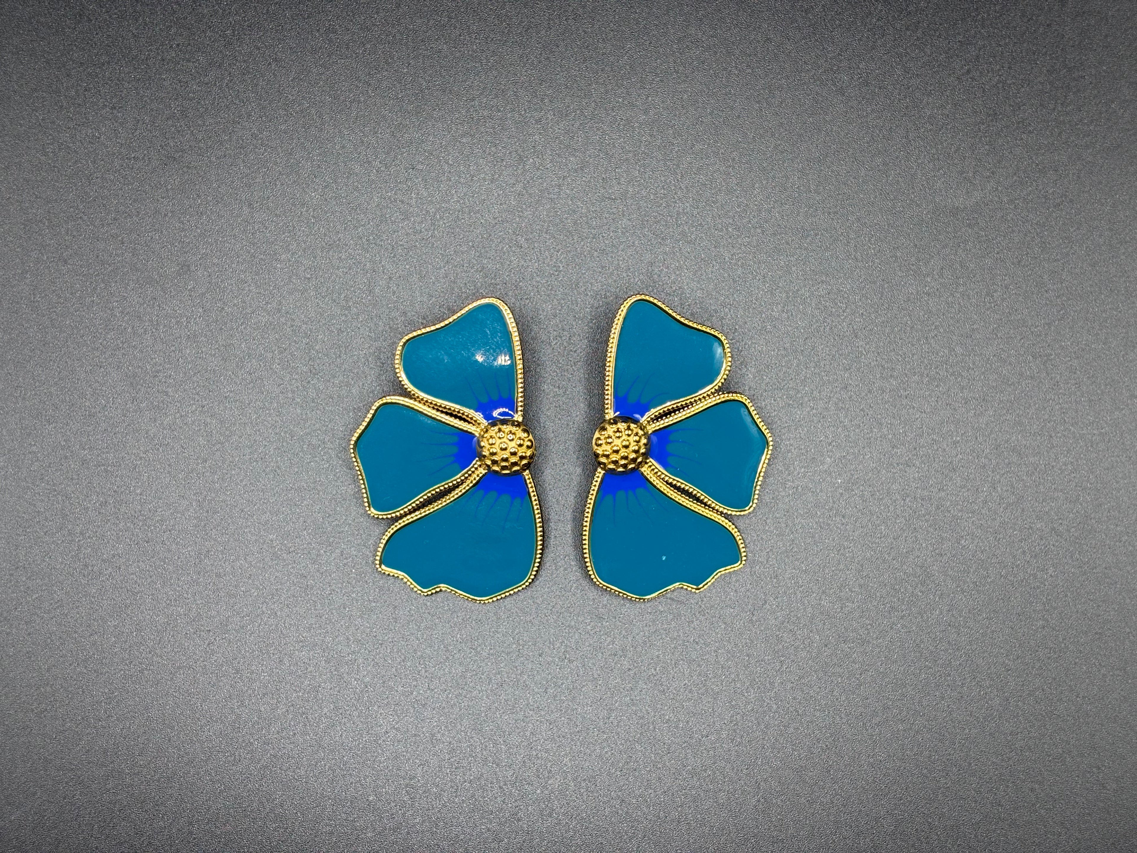 Boucles d’oreilles Fleur Émail Bleu & Or