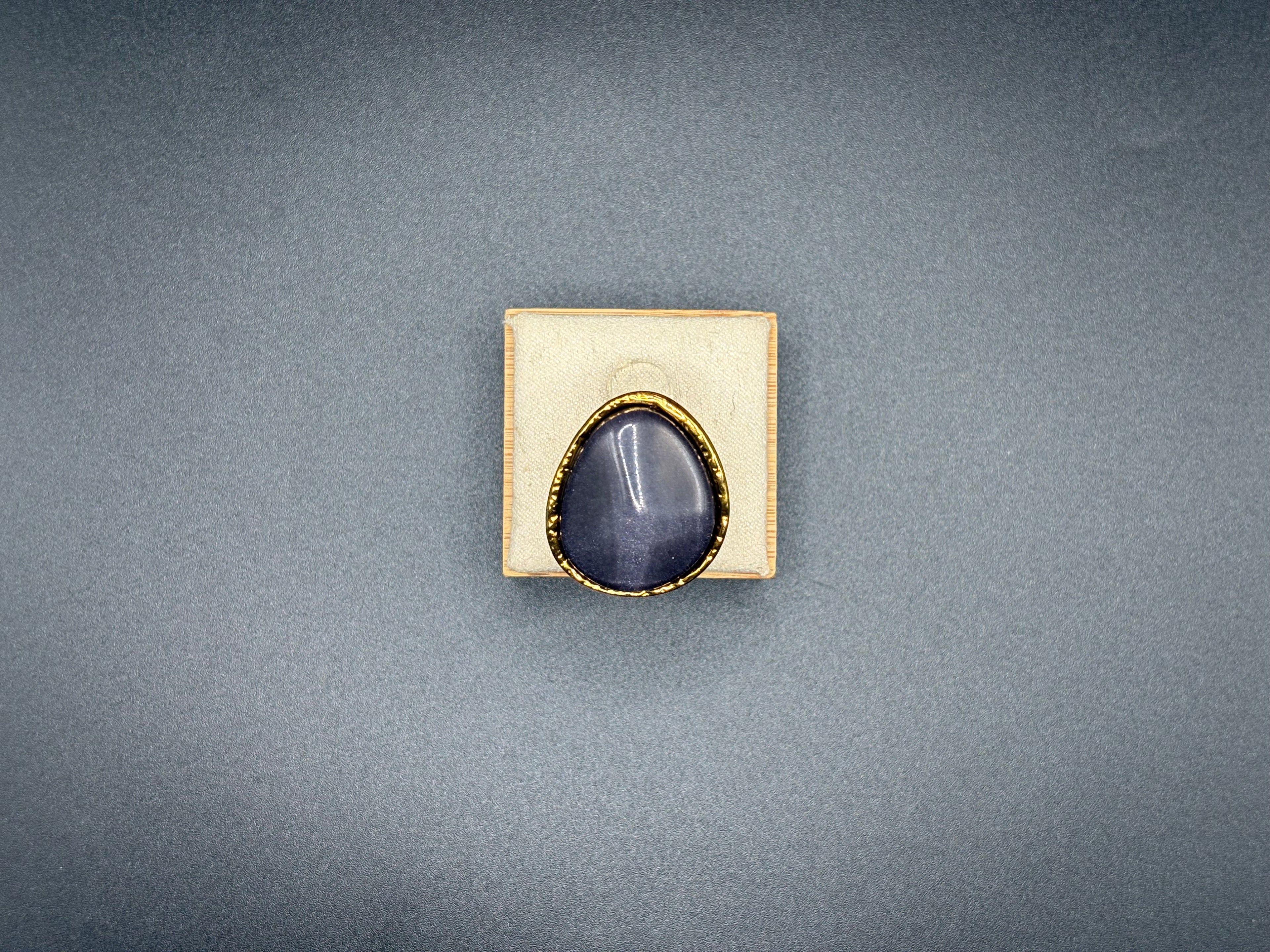 Bague dorée pierre grise – Cabochon ovale