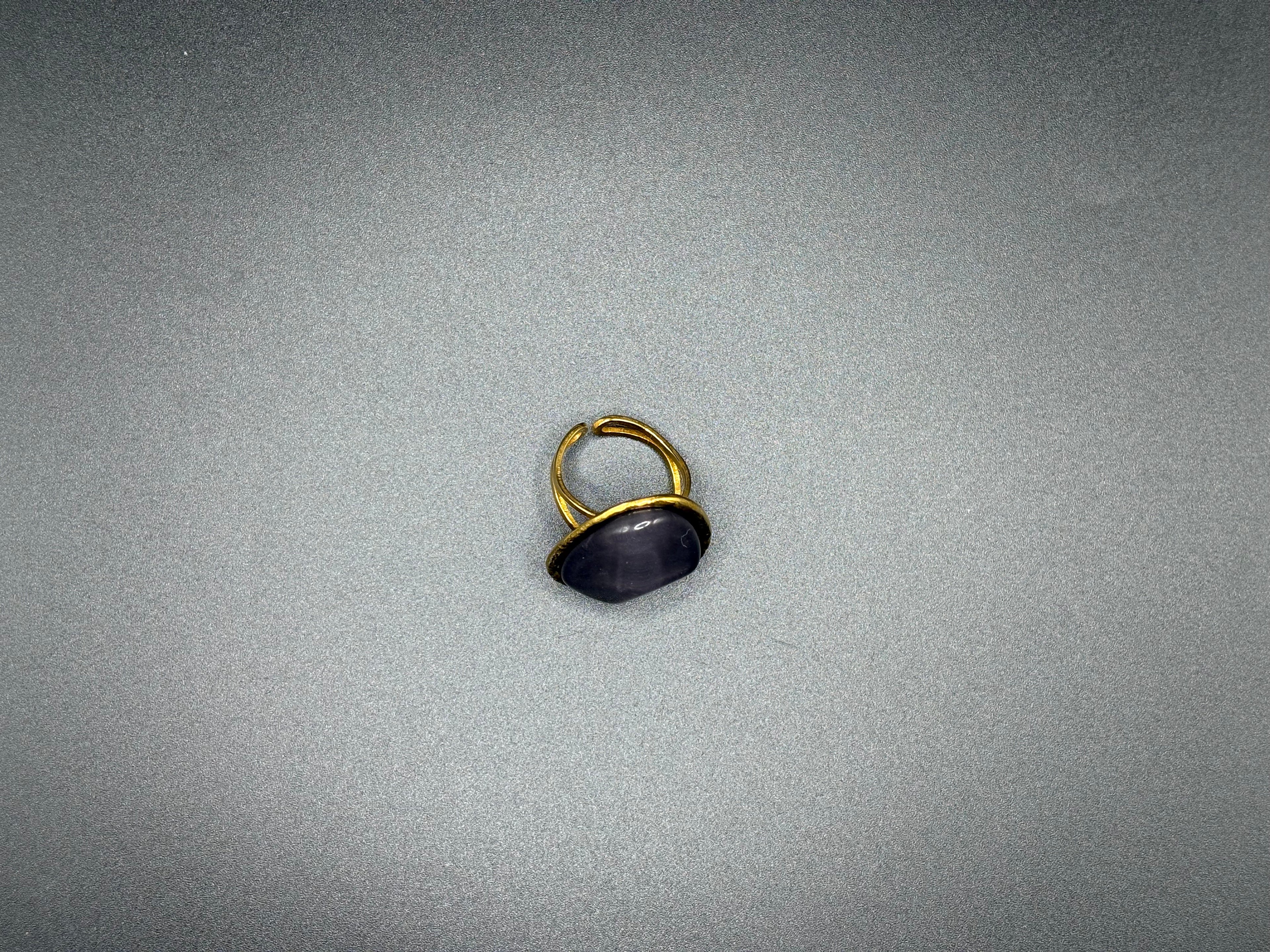 Bague dorée pierre grise – Cabochon ovale