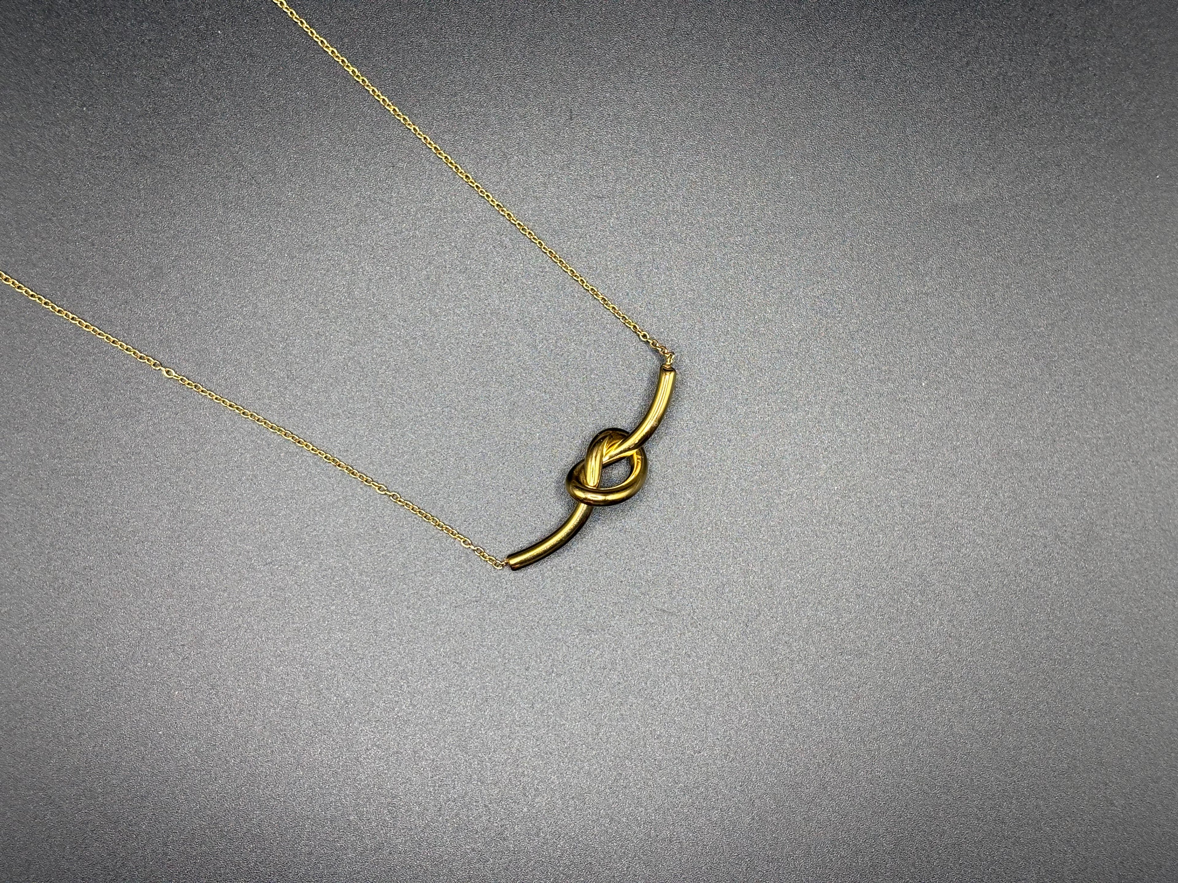 Collier Nœud Doré Minimaliste