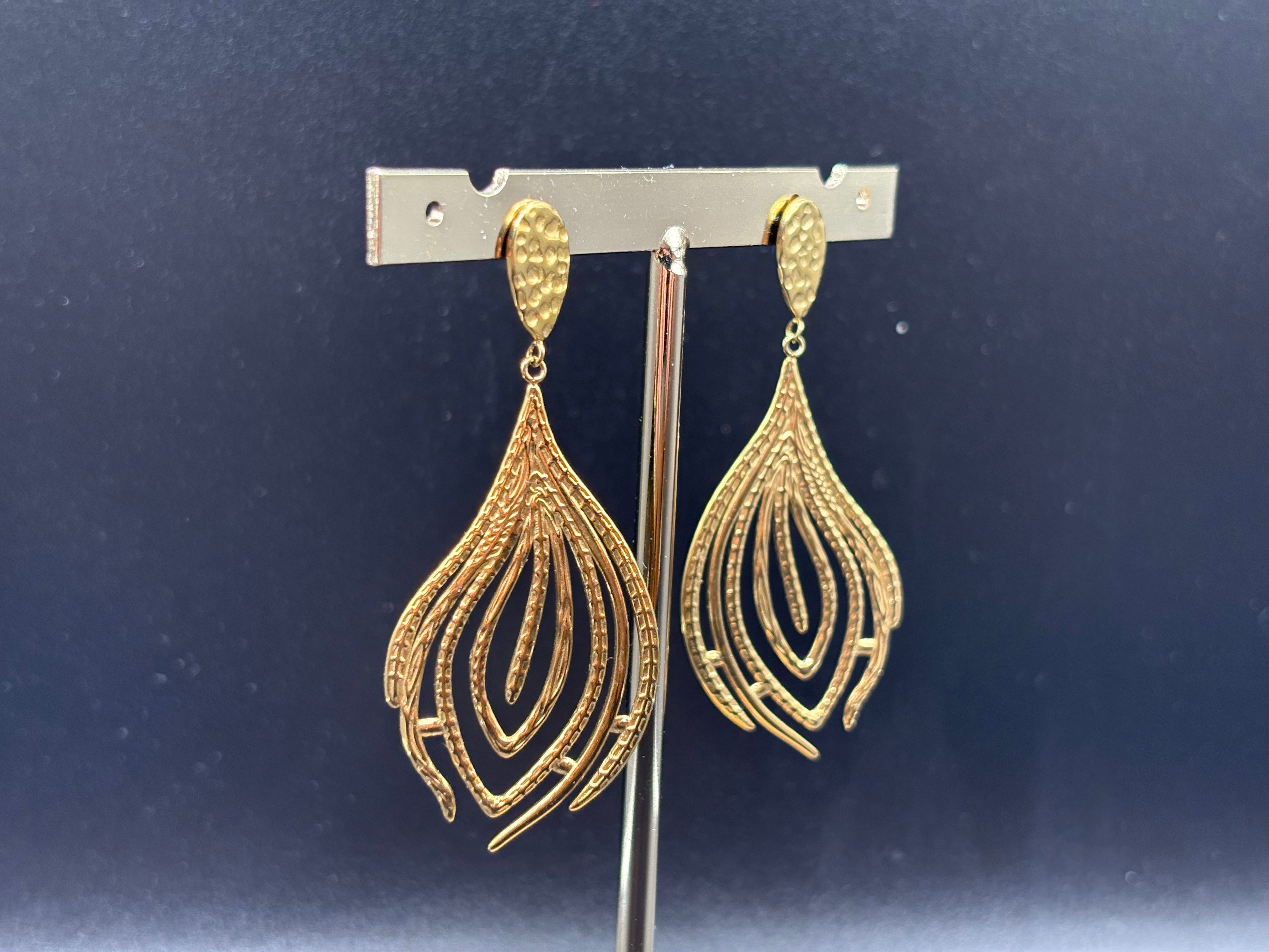 Boucles d’oreilles pendantes Feuille Dorée Sculptée