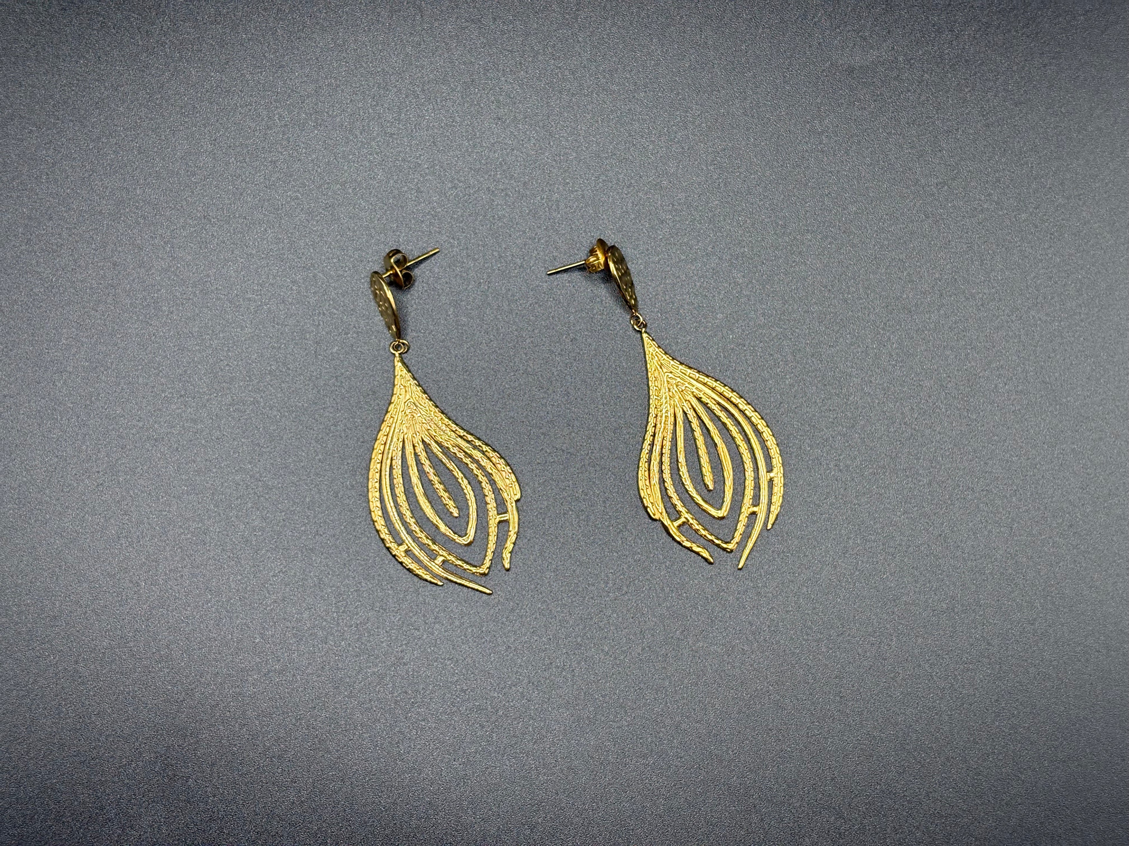 Boucles d’oreilles pendantes Feuille Dorée Sculptée