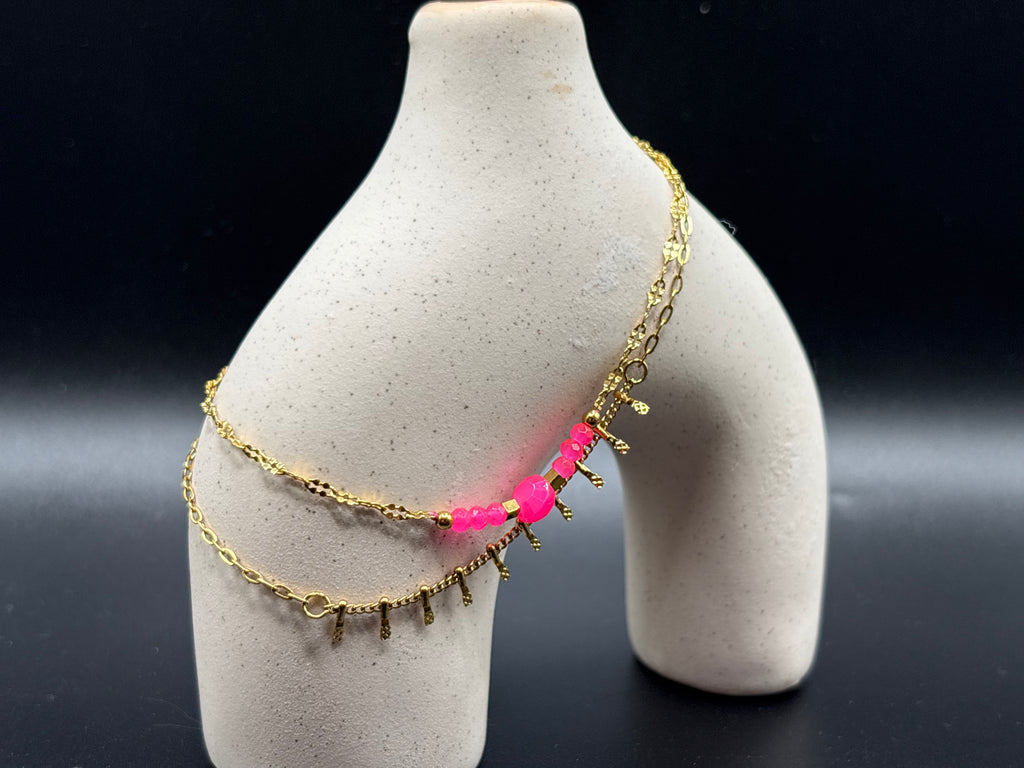 Bracelet de cheville double chaînes dorées avec perles roses