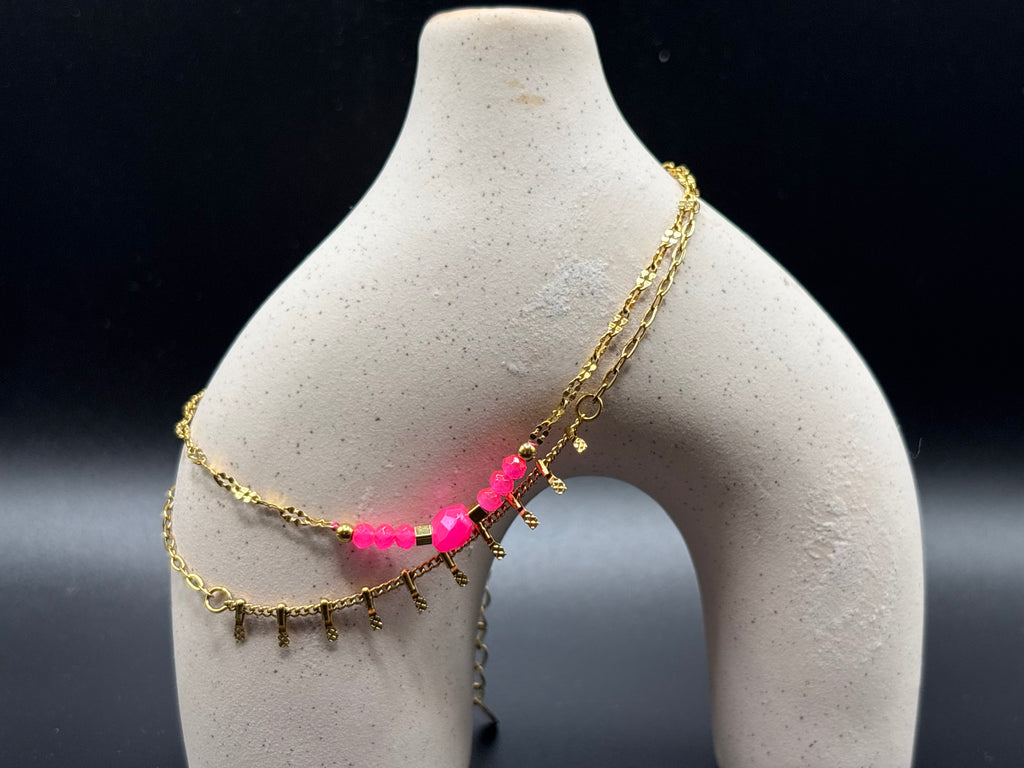 Bracelet de cheville double chaînes dorées avec perles roses