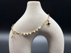 Bracelet de cheville chaîne dorée étoiles et perles