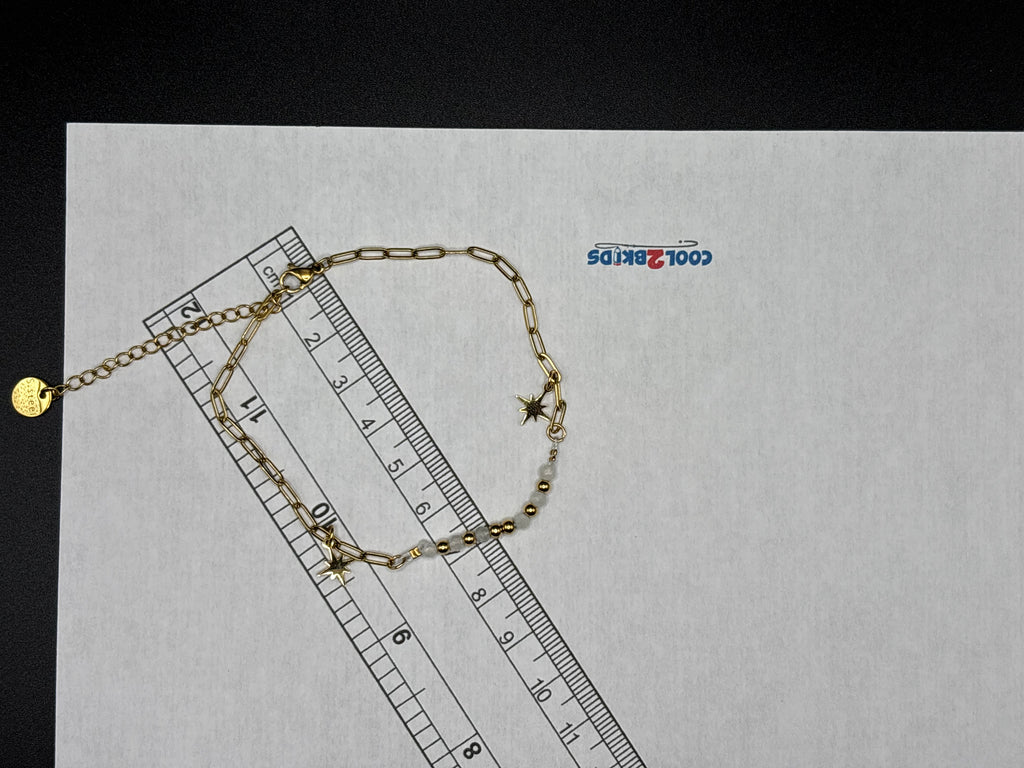 Bracelet de cheville chaîne dorée étoiles et perles