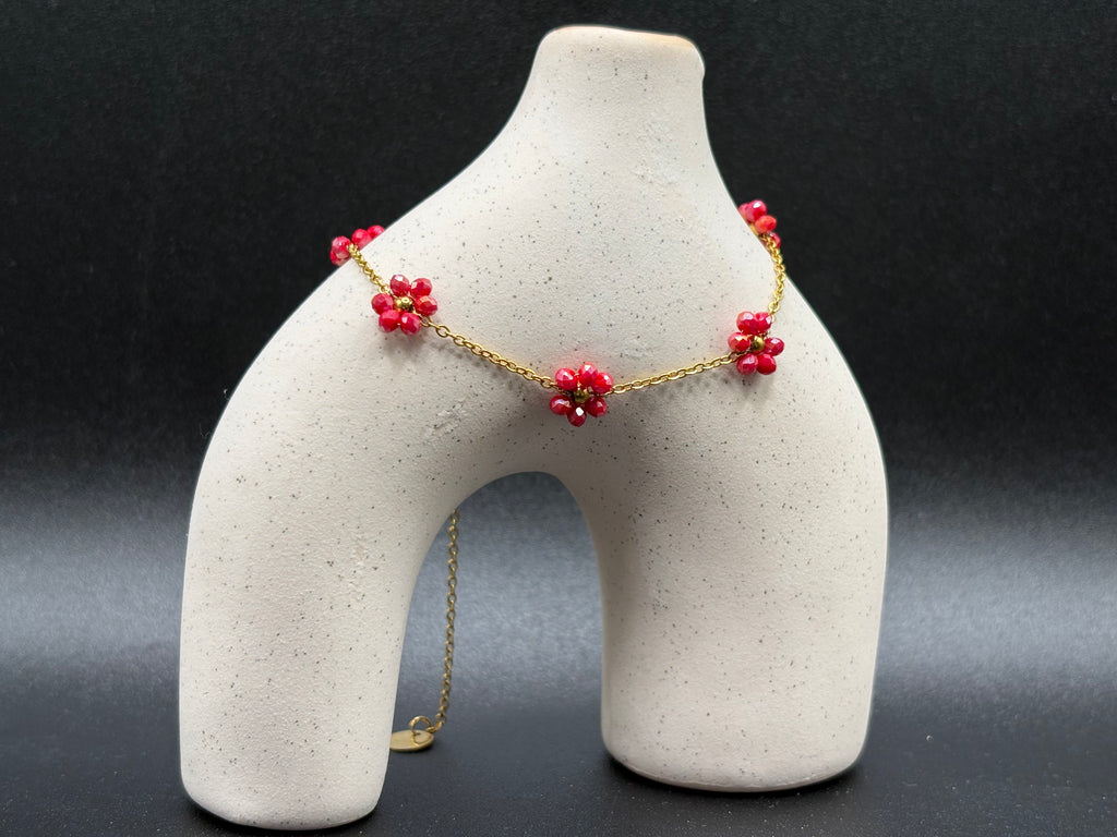 Bracelet de cheville Fleur Rouge – Chaîne dorée délicate